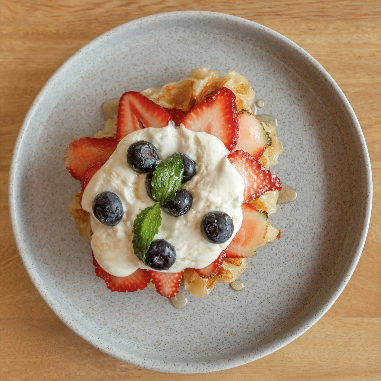 Waffle de yogurt griego