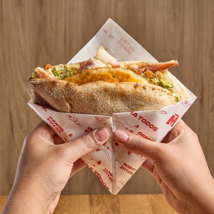 Sándwich huevo y tocineta